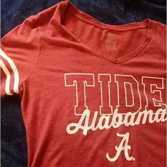 University of Alabama ladies shirt. Medium - Picture 1 of 4